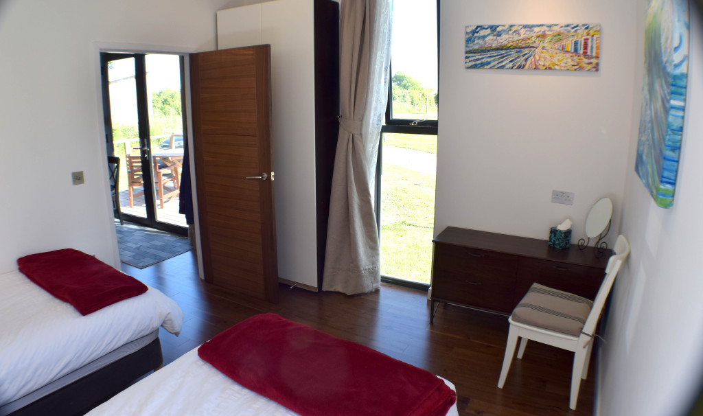 Twin beds in the bedroom in Lodge number 2