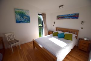 Lodge 3 bedroom in its summer clothes with sunsets and wave paintings