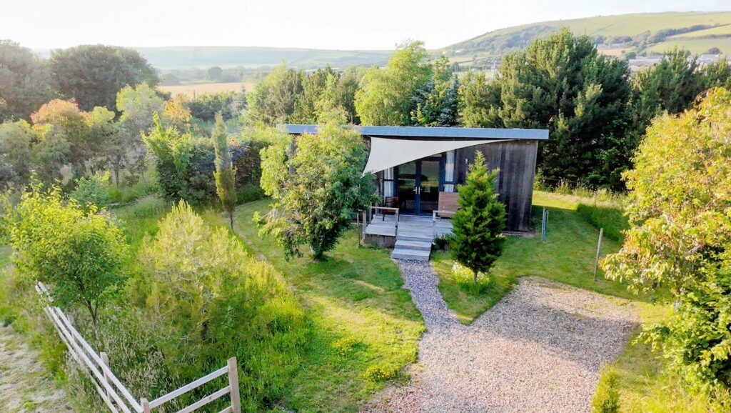 Lodge 3 in the evening in a beautiful setting